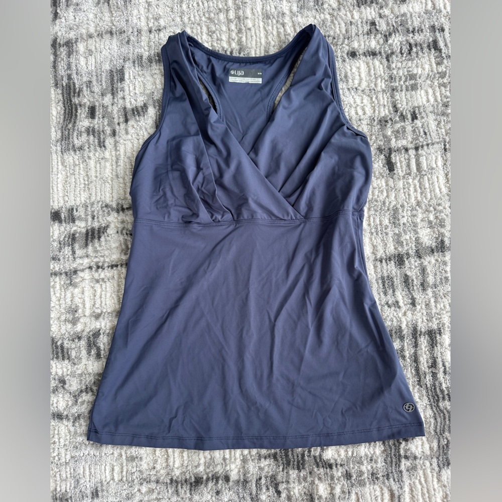 Lija Women's Tennis Shirt. Size Medium.